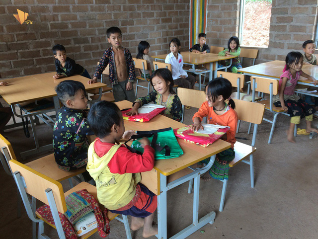 Các em học sinh trong lớp học mới tại điểm trường Nậm Vì, xã Chung Chải, huyện Mường Nhé (Điện Biên). Ảnh: NVCC